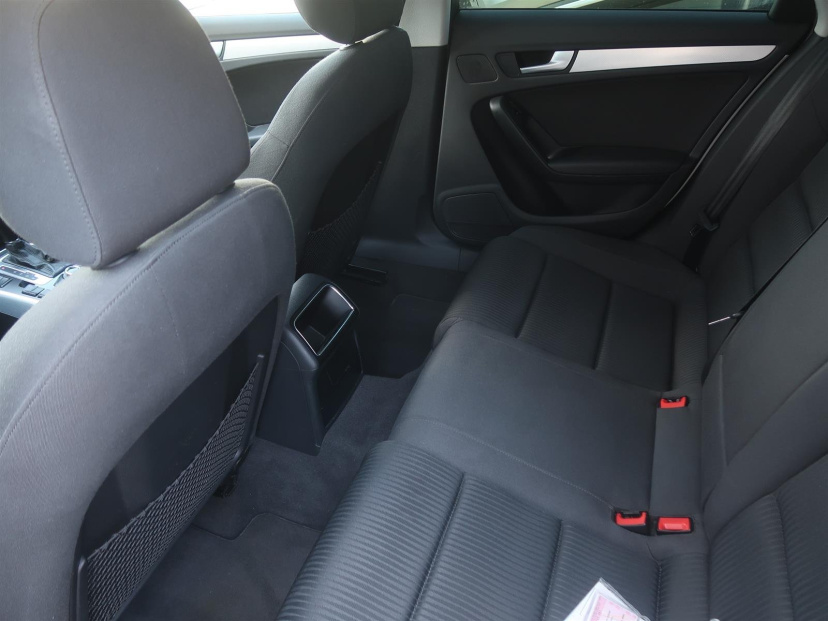 Audi A4, 2011