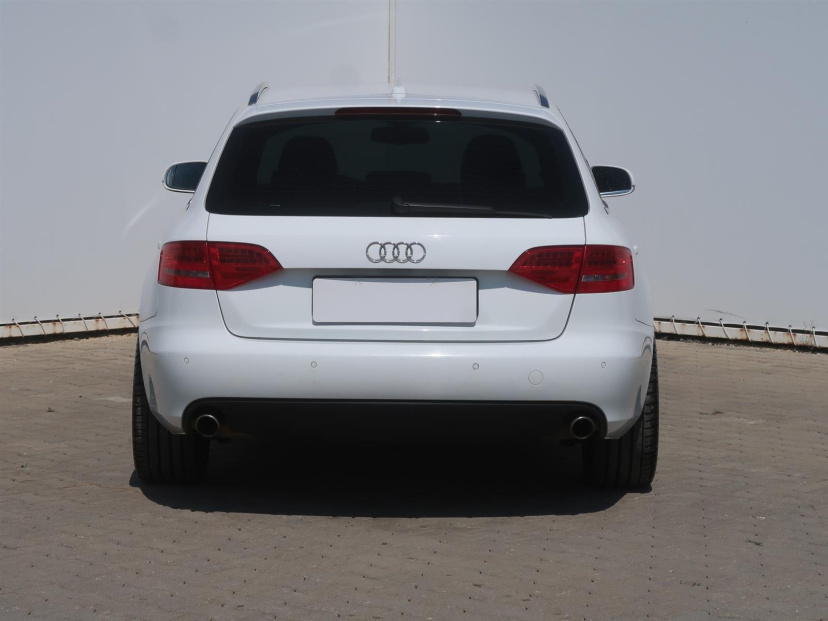 Audi A4, 2011