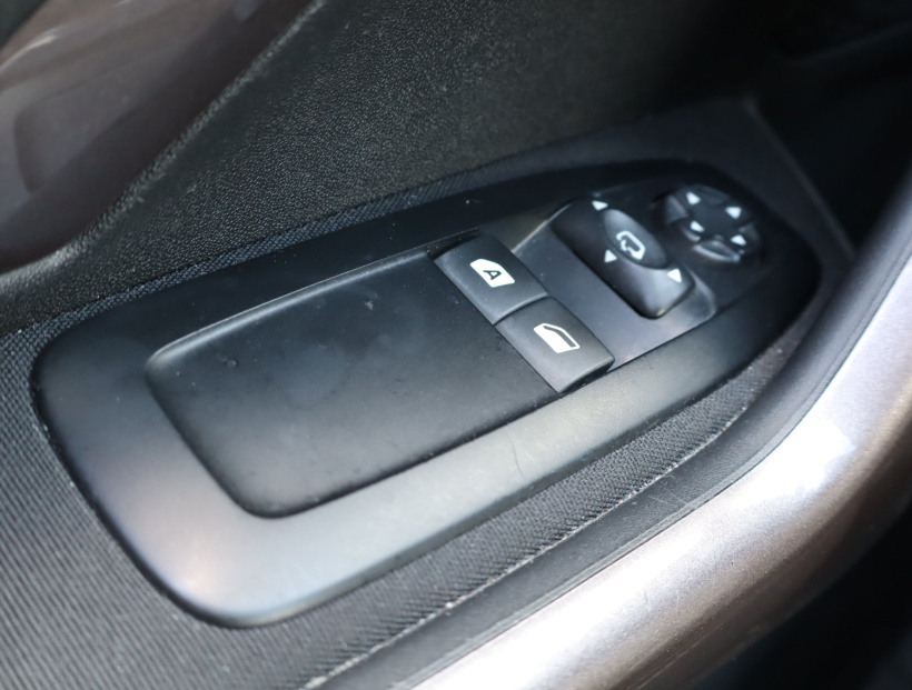 Peugeot 2008, 2014