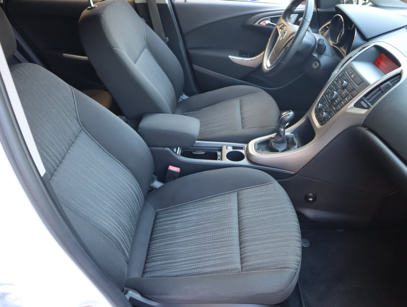 Opel Astra, 2012