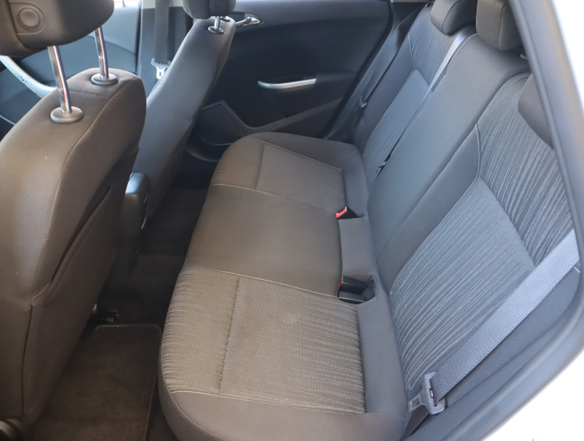 Opel Astra, 2012