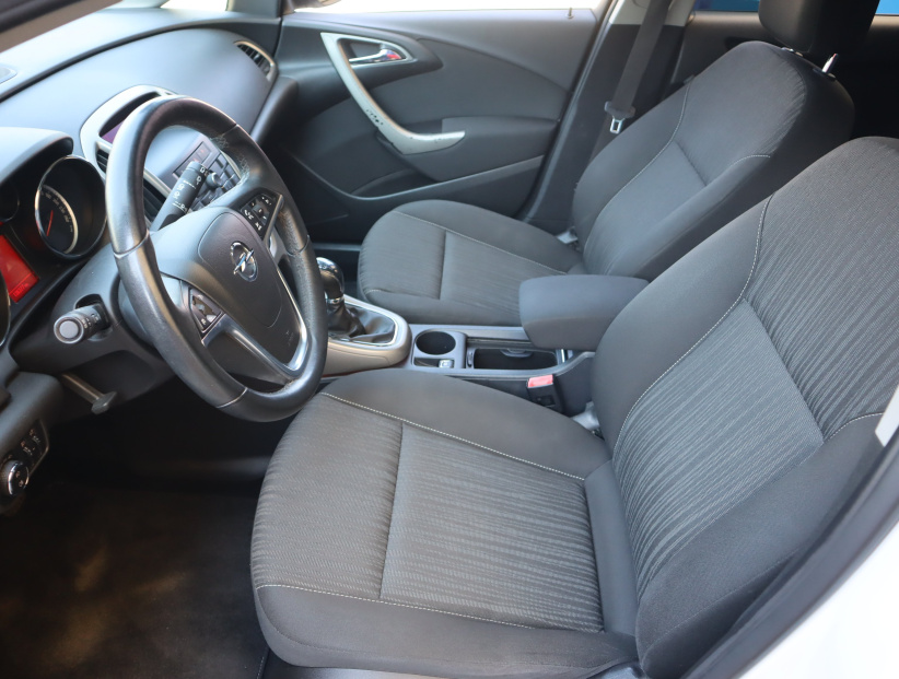 Opel Astra, 2012