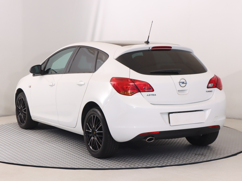 Opel Astra, 2012