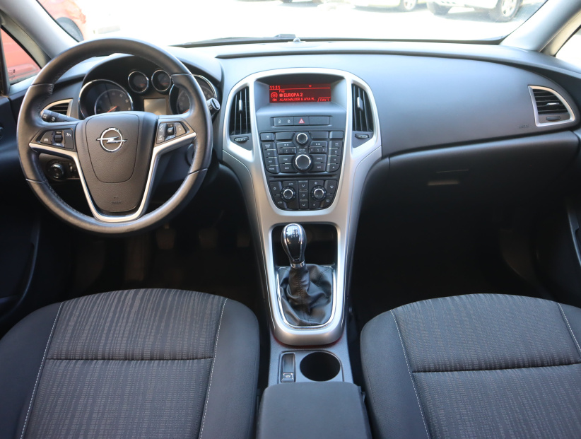 Opel Astra, 2012