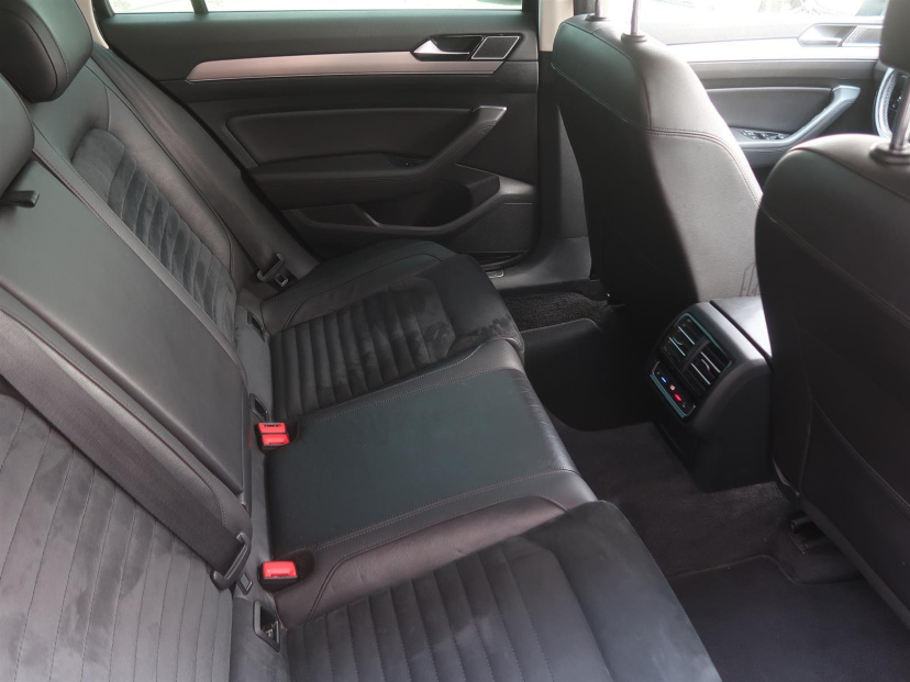 Volkswagen Passat, 2015