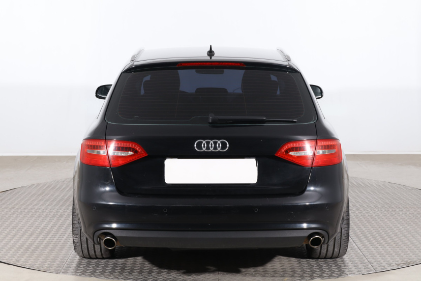 Audi A4, 2012