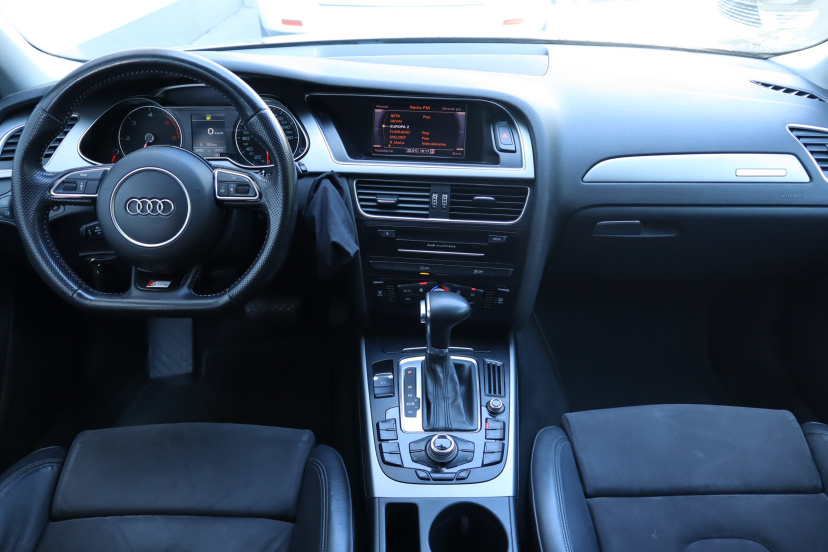 Audi A4, 2012