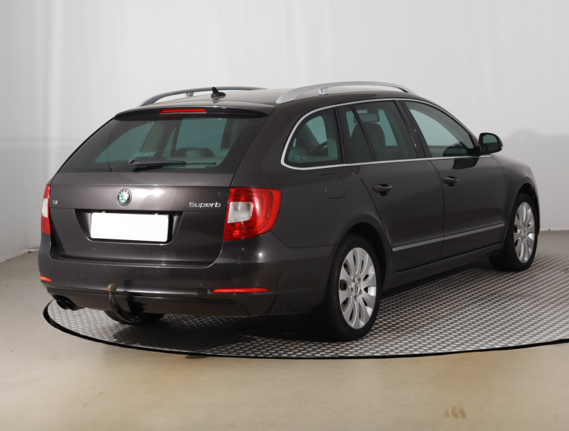 Škoda Superb, 2010
