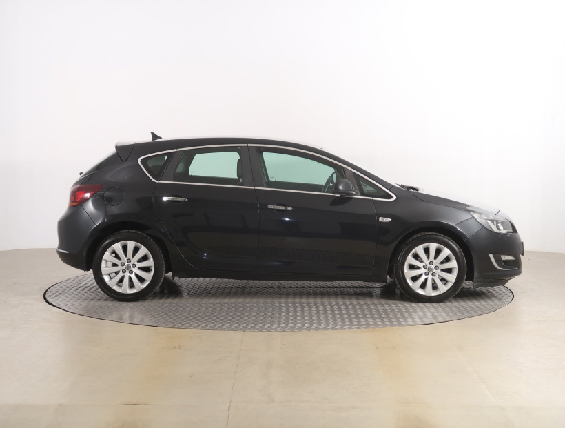 Opel Astra, 2012