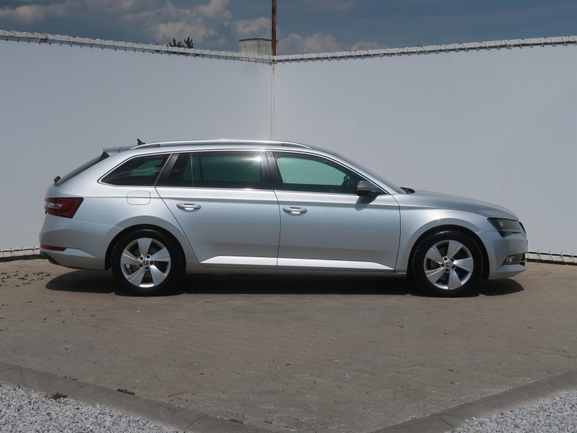 Škoda Superb, 2016