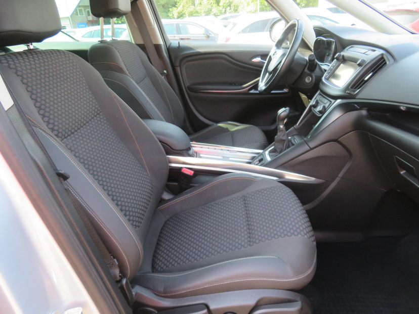 Opel Zafira Tourer, 2017