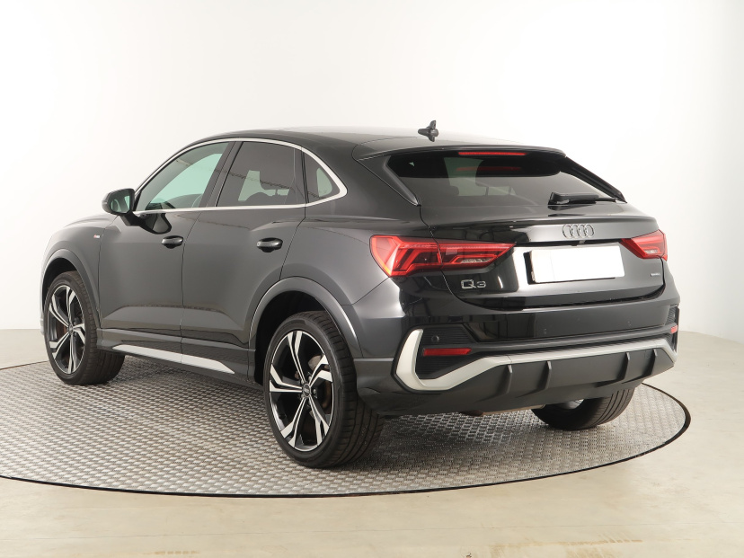 Audi Q3 Sportback, 2021