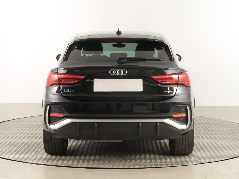 Audi Q3 Sportback, 2021