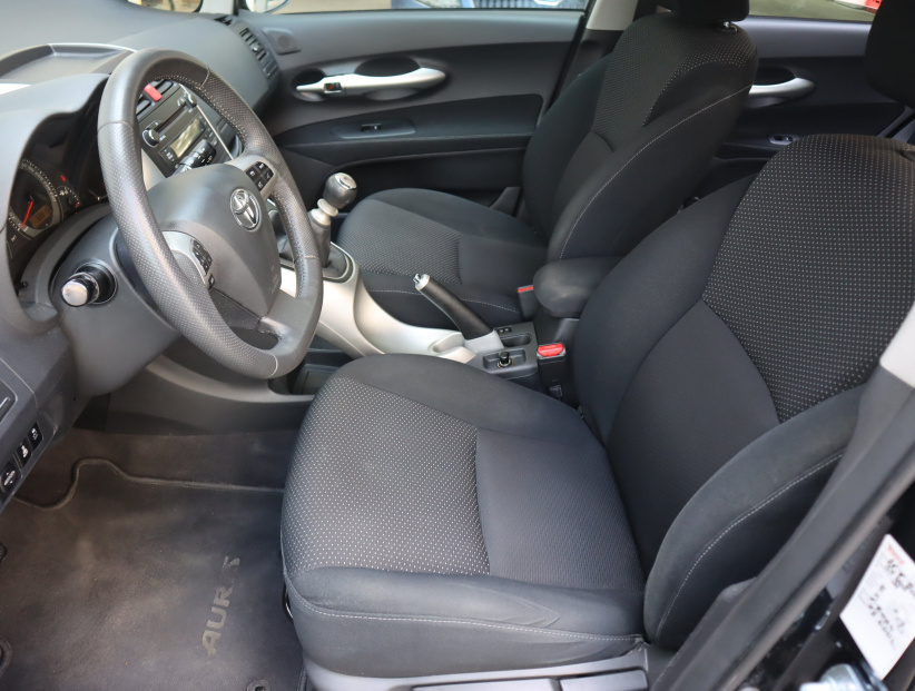 Toyota Auris, 2012