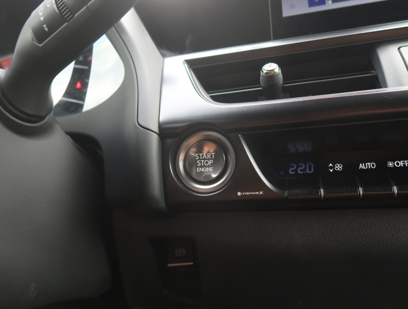 Lexus UX, 2023