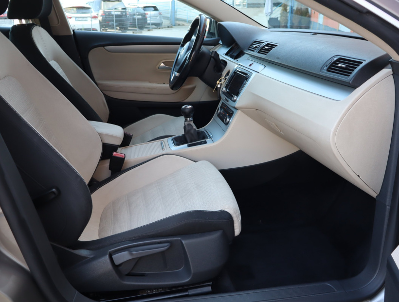 Volkswagen Passat CC, 2009