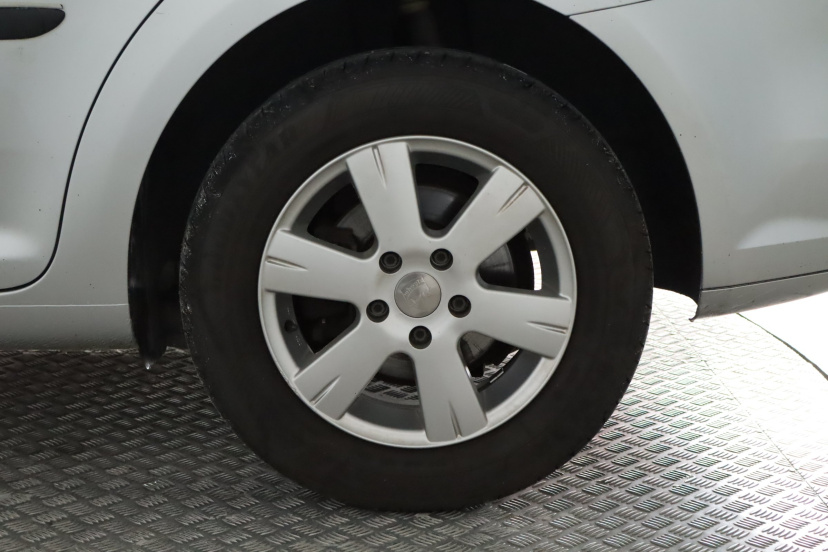 Volkswagen Touran, 2012