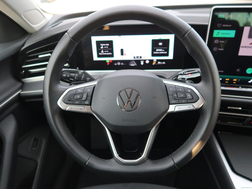 Volkswagen Passat, 2024