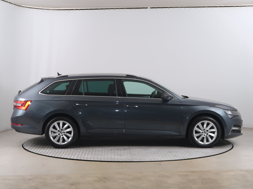 Škoda Superb, 2021