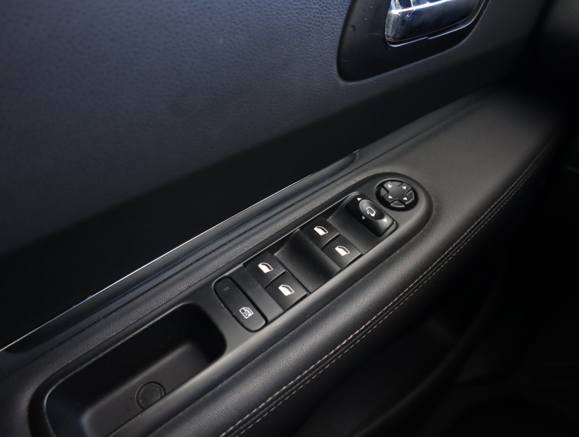 Peugeot 3008, 2015