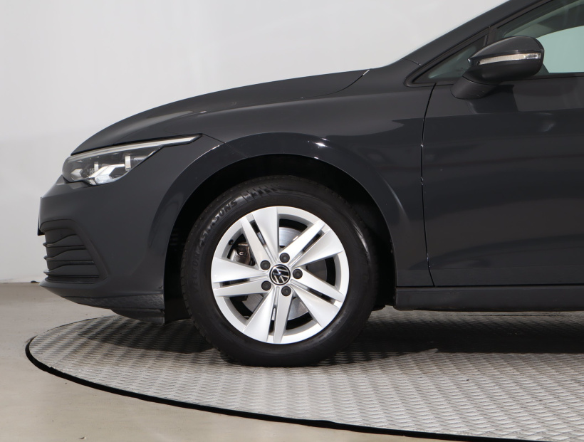 Volkswagen Golf, 2024