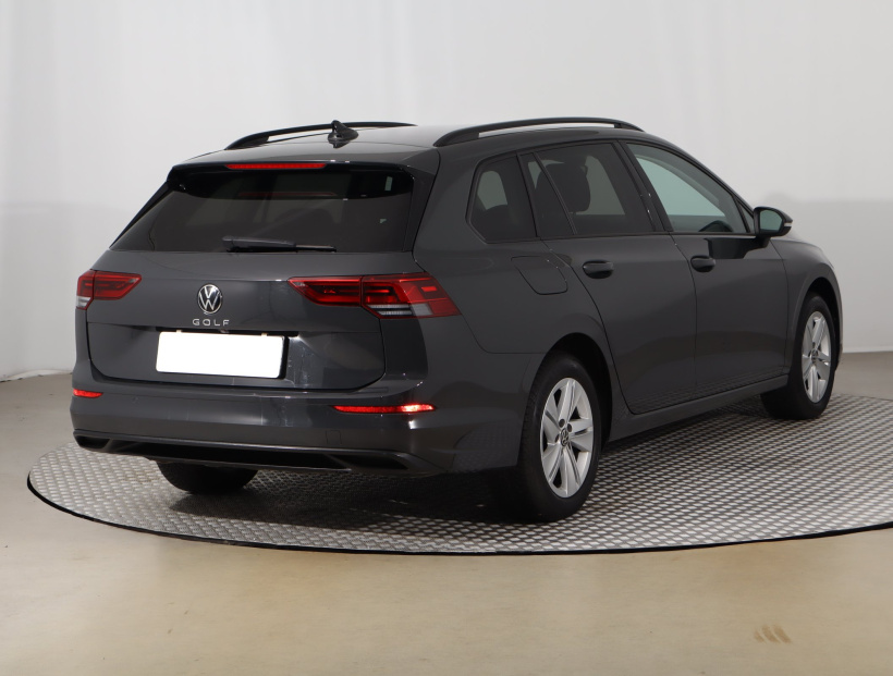 Volkswagen Golf, 2024