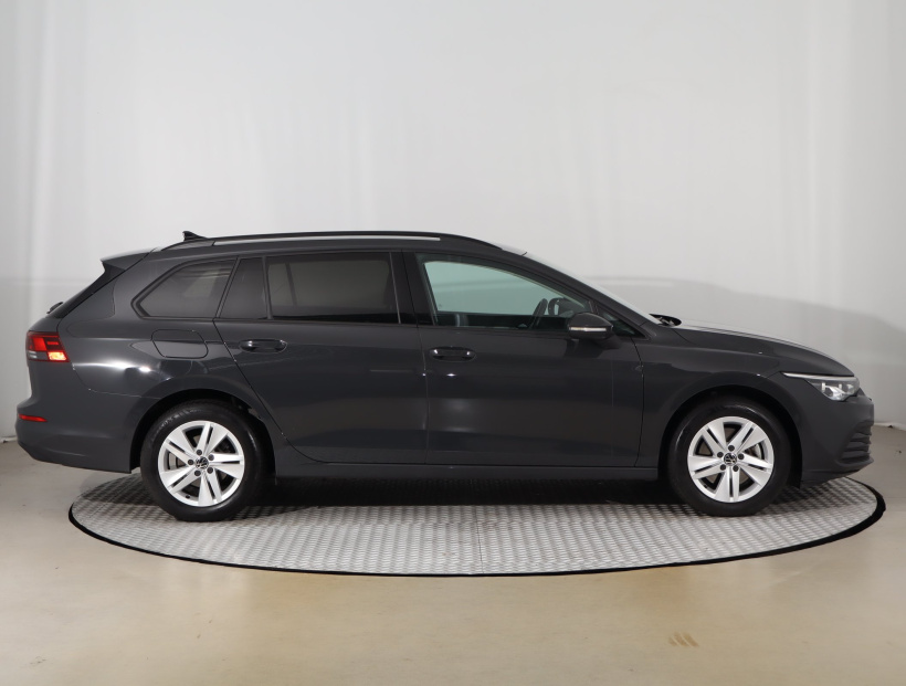 Volkswagen Golf, 2024