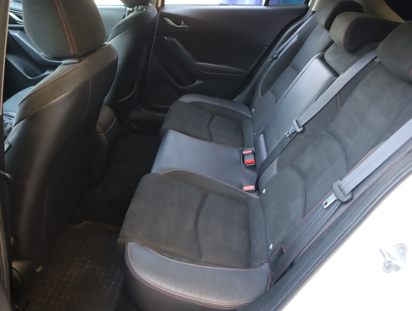 Mazda 3, 2016