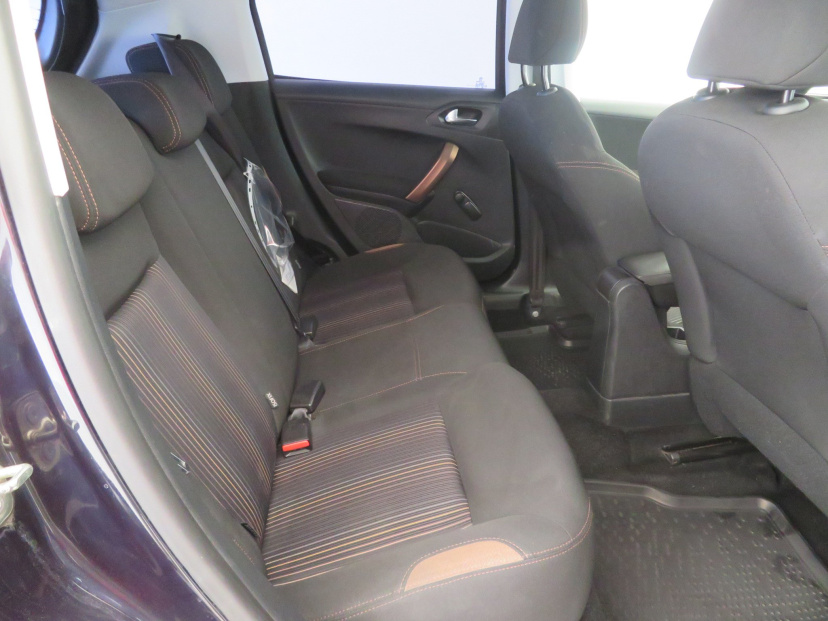 Peugeot 208, 2013