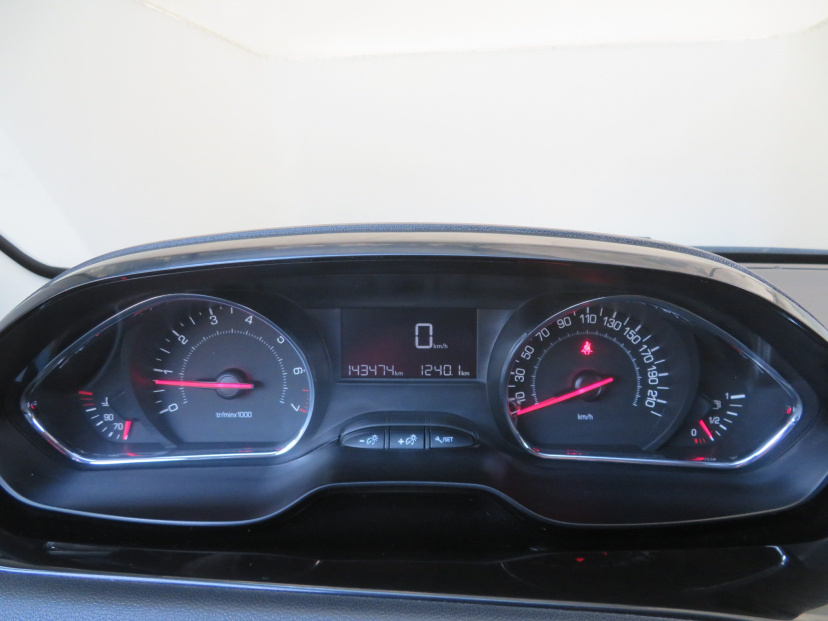Peugeot 208, 2013