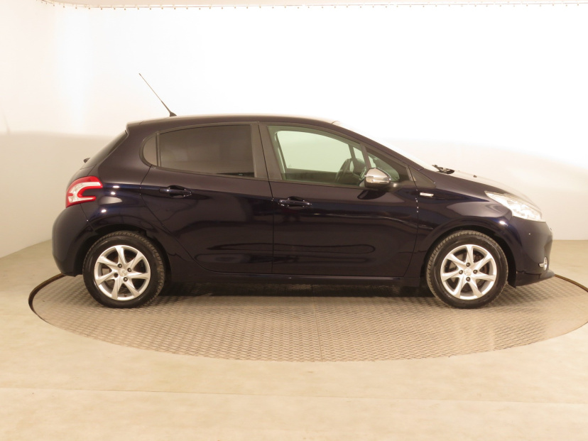 Peugeot 208, 2013