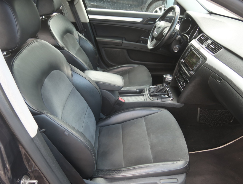 Škoda Superb, 2010