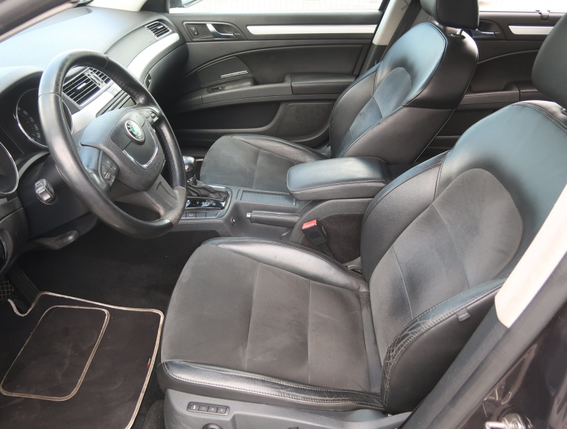 Škoda Superb, 2010