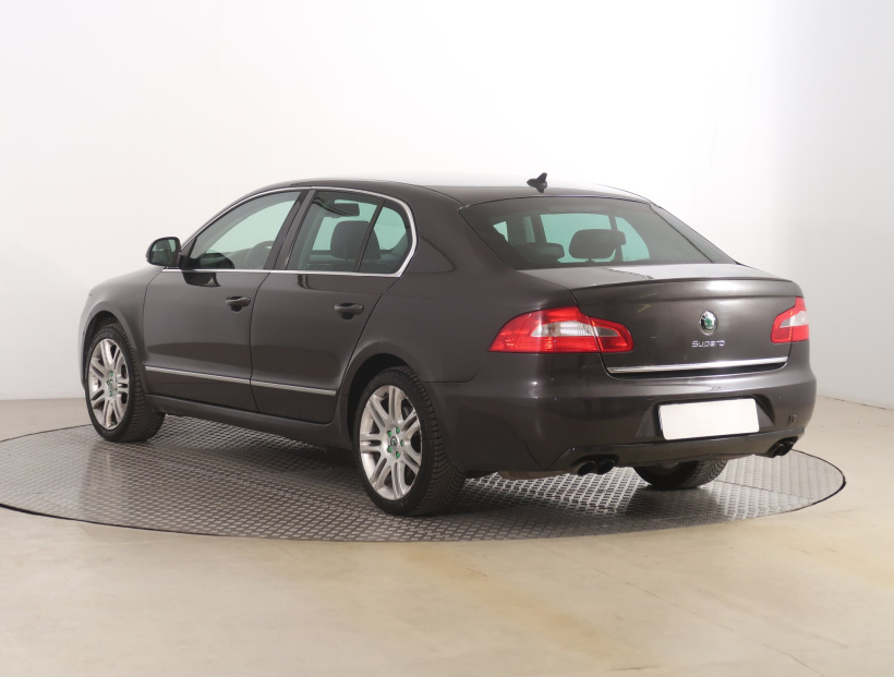 Škoda Superb, 2010