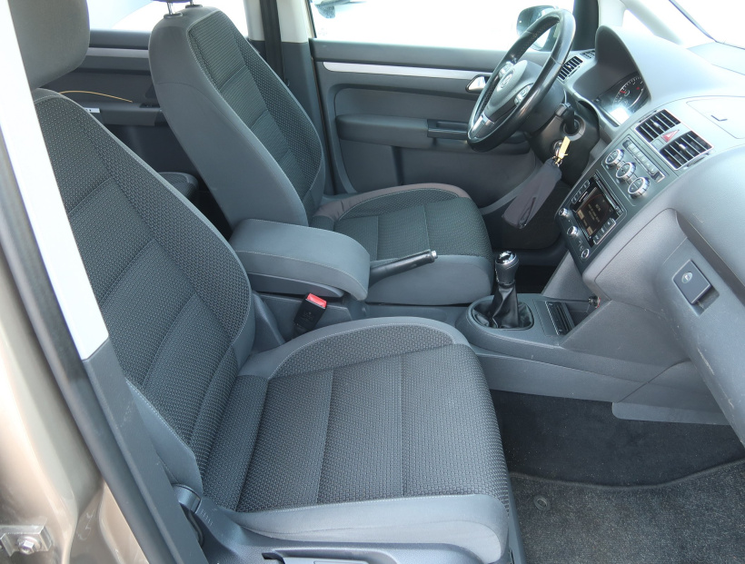 Volkswagen Touran, 2013