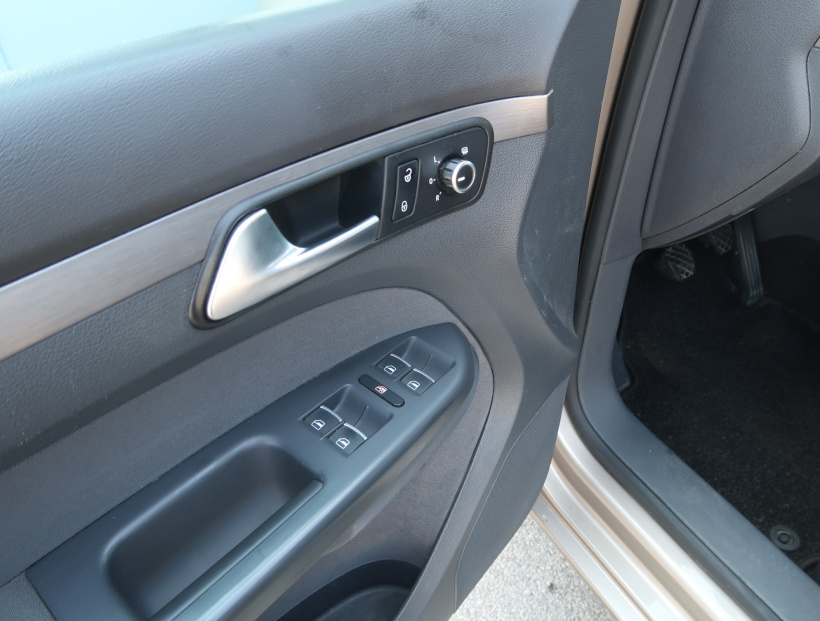 Volkswagen Touran, 2013
