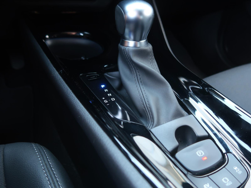 Toyota C-HR, 2024