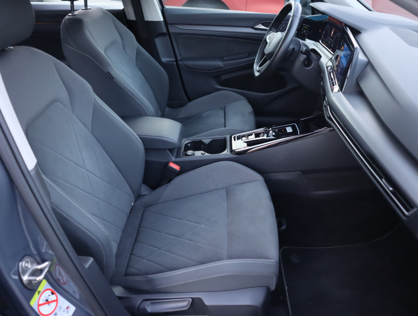 Volkswagen Golf, 2024