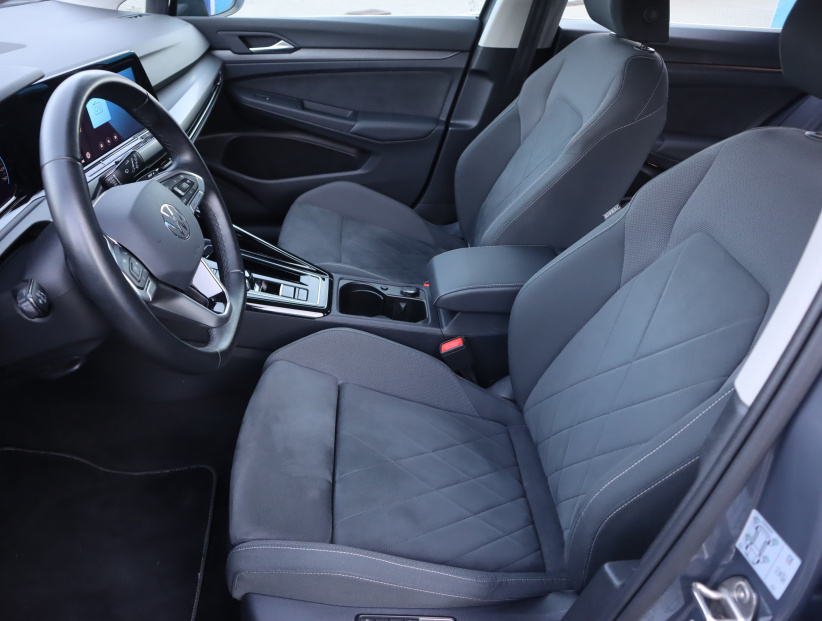 Volkswagen Golf, 2024
