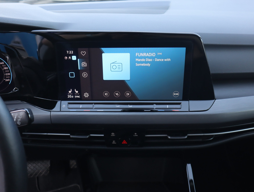 Volkswagen Golf, 2024
