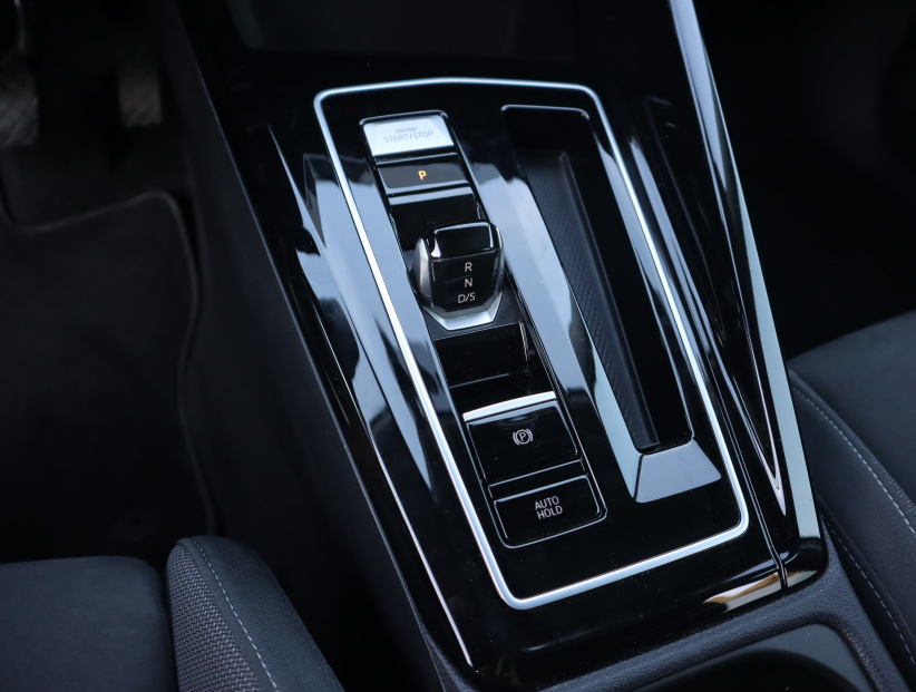 Volkswagen Golf, 2024