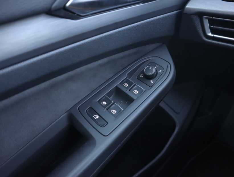 Volkswagen Golf, 2024