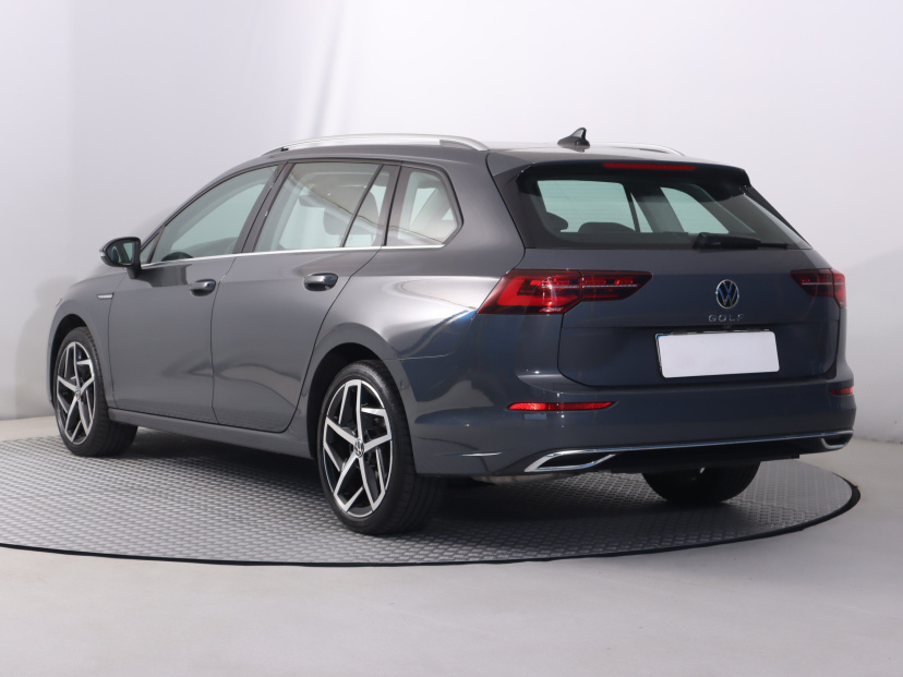 Volkswagen Golf, 2024