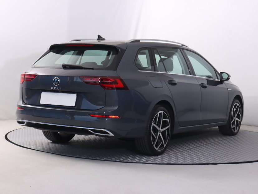 Volkswagen Golf, 2024