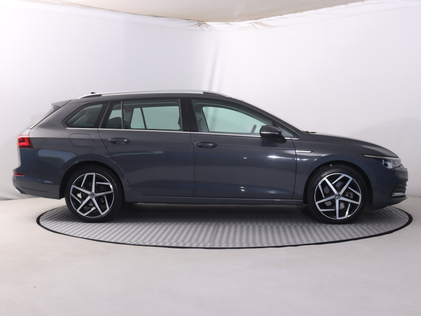 Volkswagen Golf, 2024