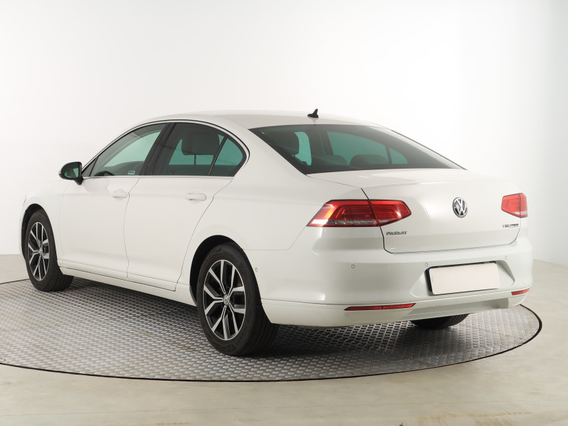 Volkswagen Passat, 2015