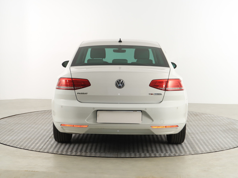 Volkswagen Passat, 2015