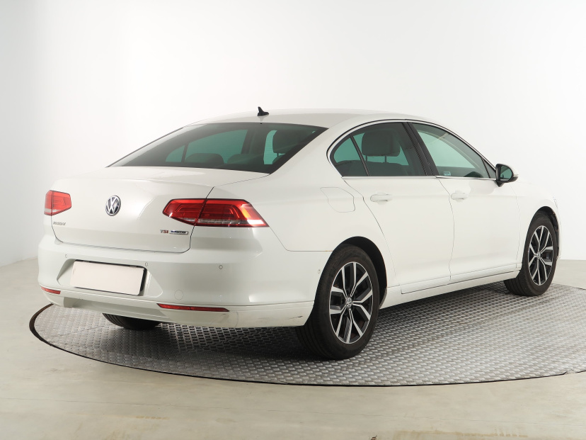 Volkswagen Passat, 2015