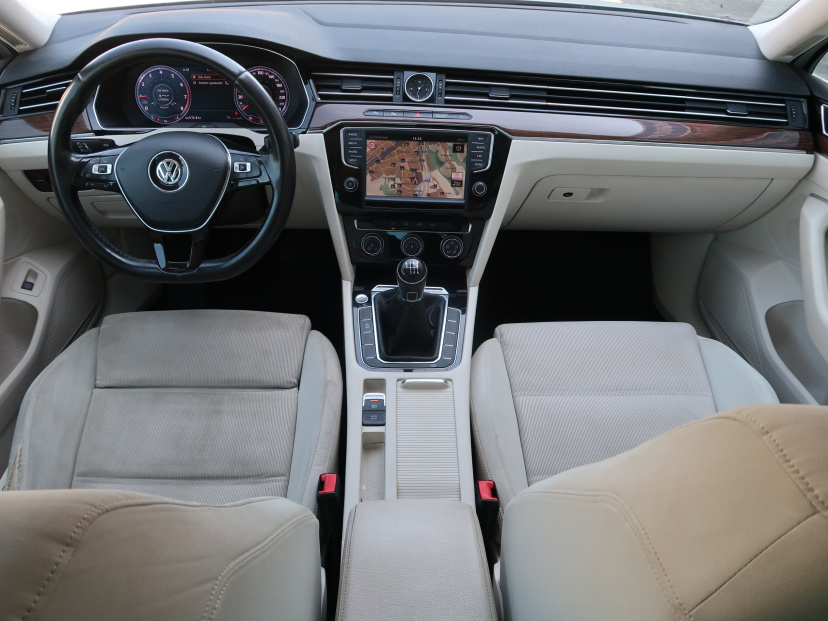 Volkswagen Passat, 2015