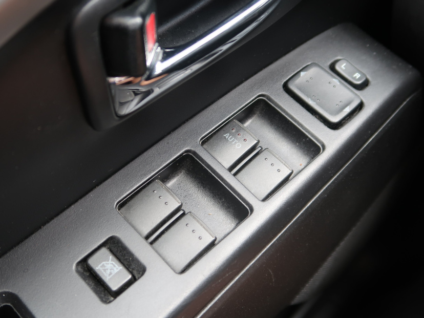 Mazda 5, 2012